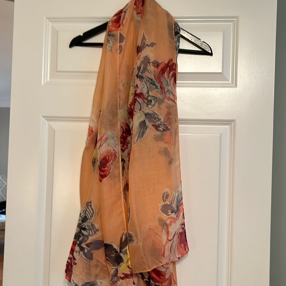 Women’s Floral Scarf or Wrap Great Condition